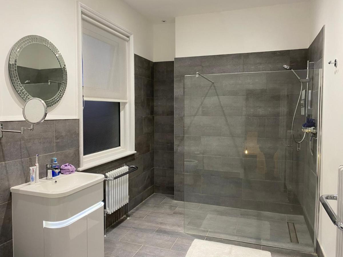 Westgate Two-Bedroom Homestay Suite Zewnętrze zdjęcie